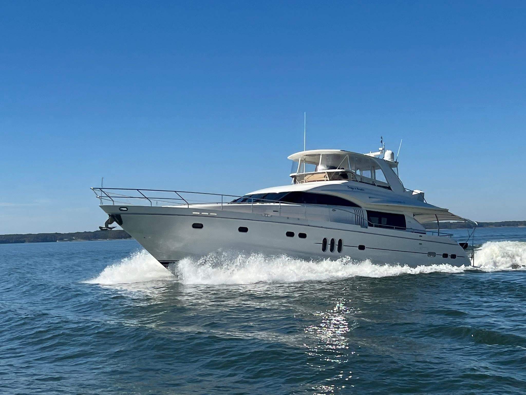 White recreational yacht underway on the lake