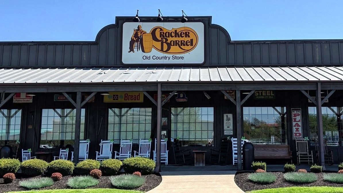 Cracker Barrel storefront